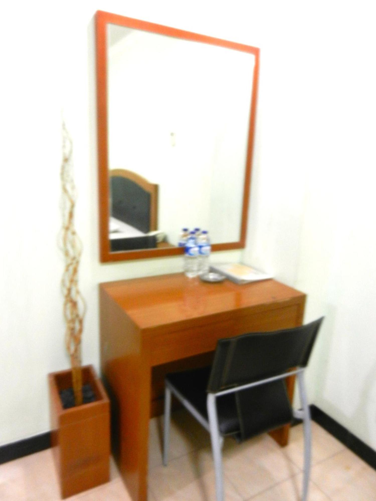 Karsa Utama Hotel Jakarta Bilik gambar